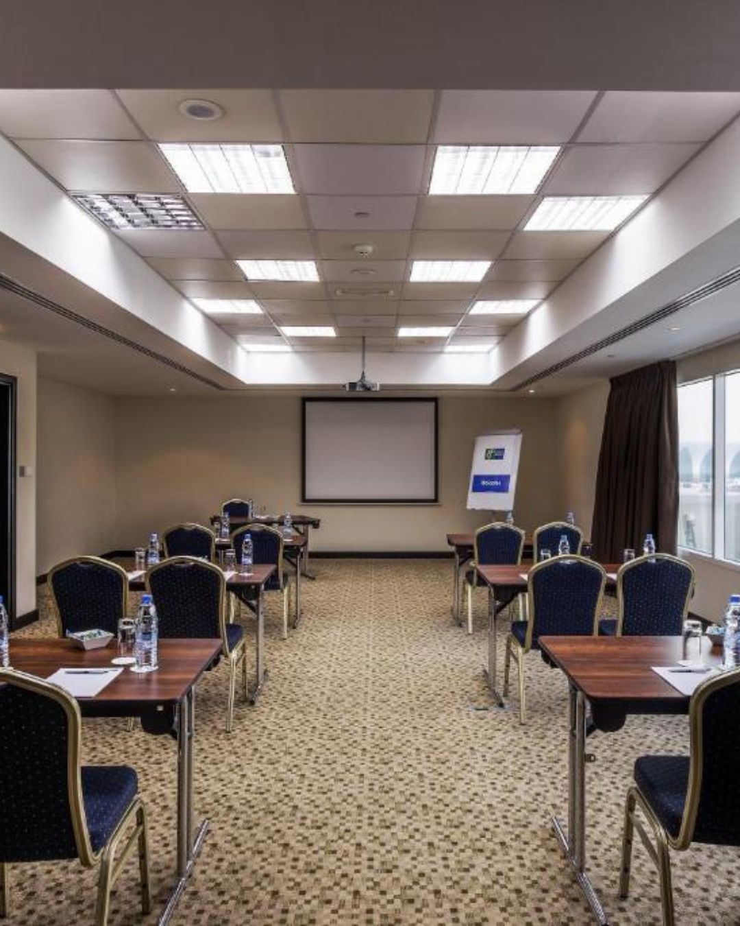 Holiday Inn Express Airport